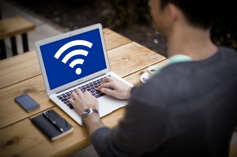 Jak wzmocnić sygnał Wi-Fi – sprawdzone sposoby na poprawę połączenia internetowego