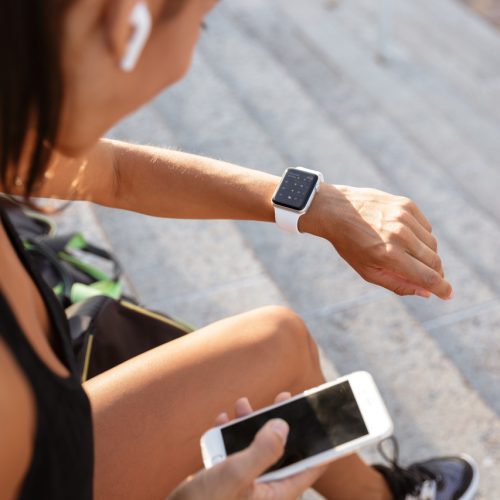 Idealny smartwatch dla kobiety. Jakie powinien mieć cechy?
